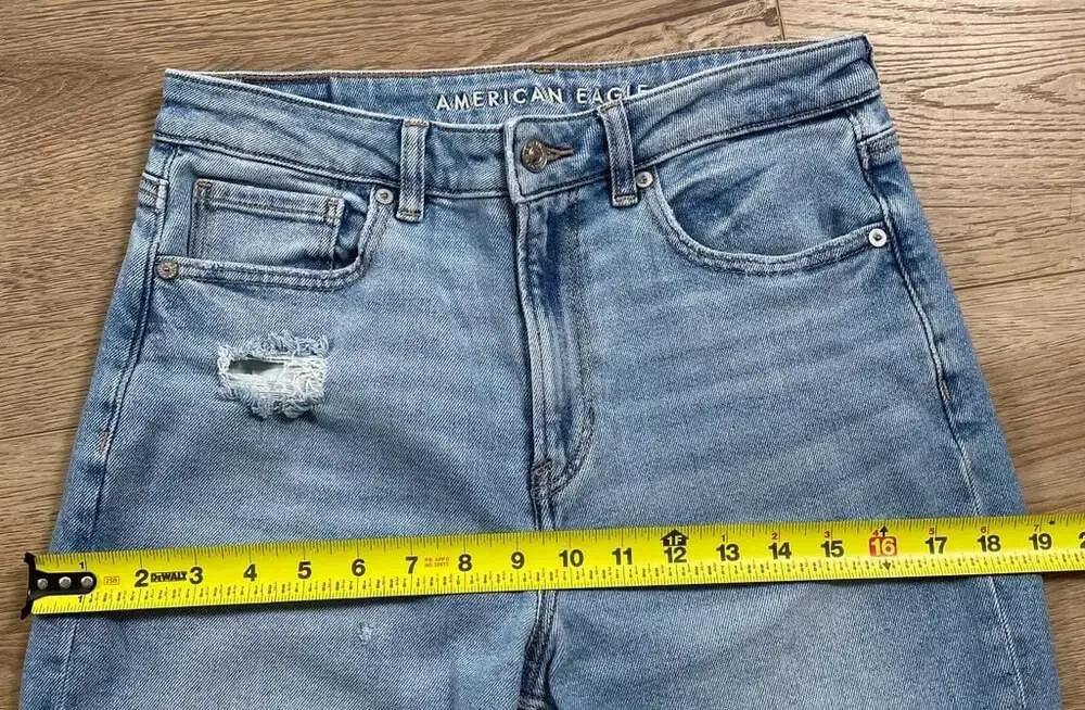 American Eagle Mom Jeans Womens 6 Long Light Wash Distressed Stretch High Rise
